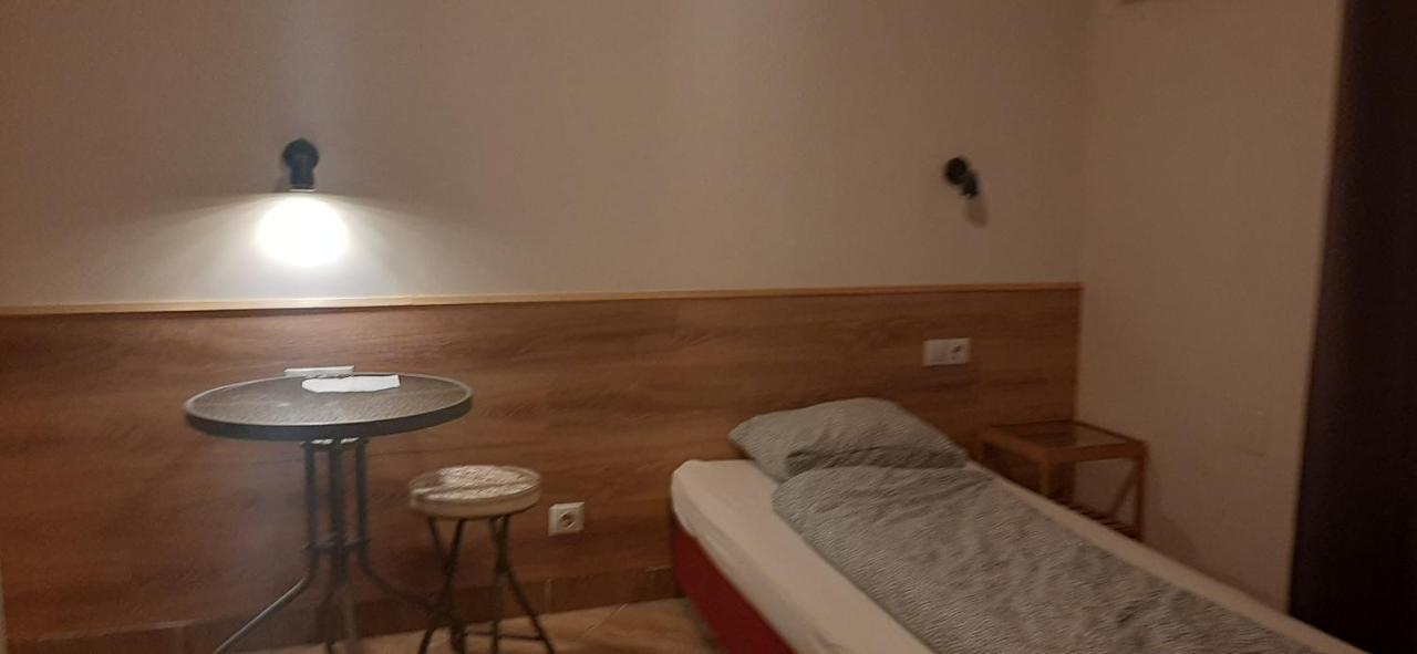 Apartman Vorosmarty Apartamento Budapest Exterior foto
